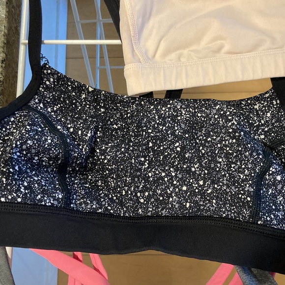 LULU SAVINGS BUNDLE: 5 size 4 Sport Bras - Picture 5 of 6